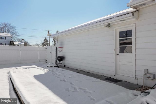 42 RUNNING BROOK RD W, Ewing, NJ 08638