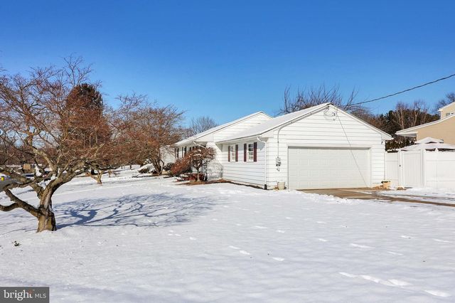 42 RUNNING BROOK RD W, Ewing, NJ 08638