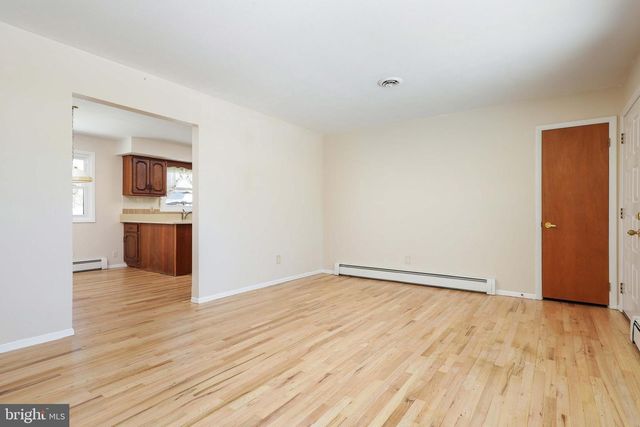 42 RUNNING BROOK RD W, Ewing, NJ 08638