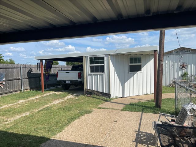 1116 Navarro, Mart, TX 76664