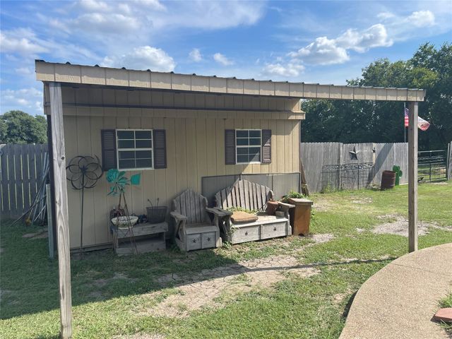 1116 Navarro, Mart, TX 76664