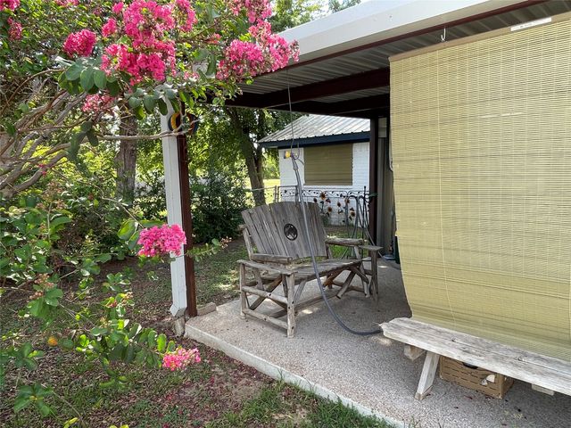 1116 Navarro, Mart, TX 76664