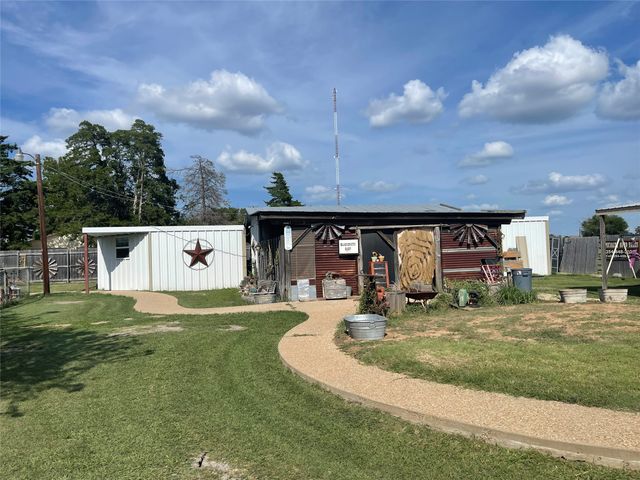 1116 Navarro, Mart, TX 76664