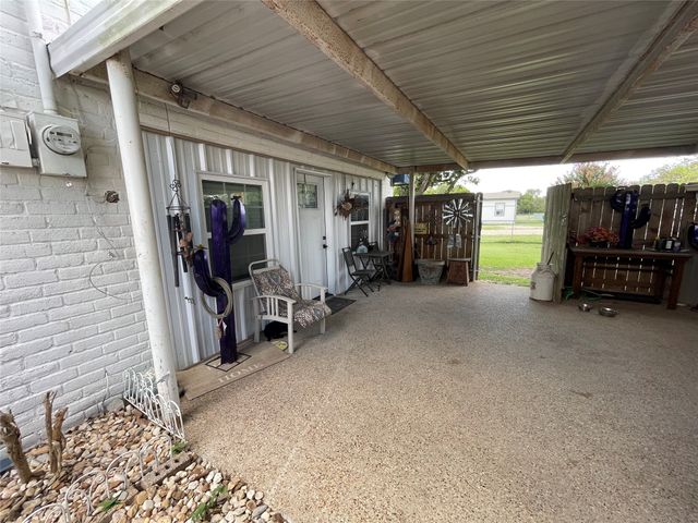 1116 Navarro, Mart, TX 76664