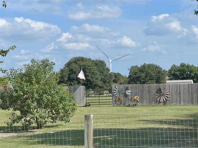 1116 Navarro, Mart, TX 76664