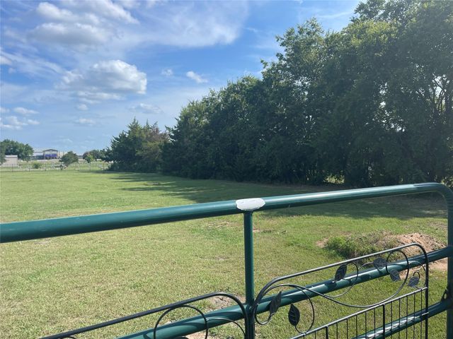 1116 Navarro, Mart, TX 76664