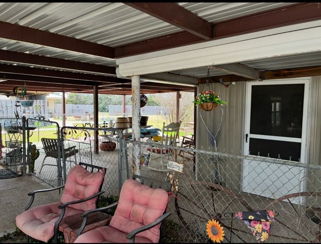 1116 Navarro, Mart, TX 76664