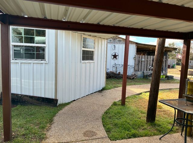 1116 Navarro, Mart, TX 76664