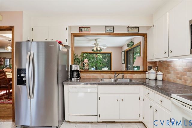 2201 Planters Row Dr, Midlothian, VA 23113