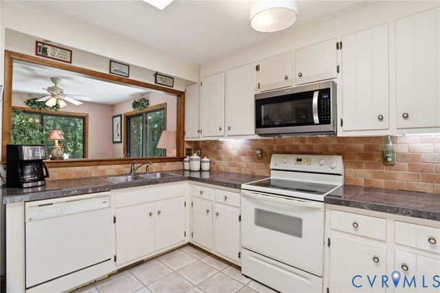 2201 Planters Row Dr, Midlothian, VA 23113