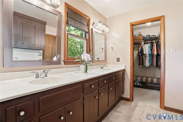 2201 Planters Row Dr, Midlothian, VA 23113