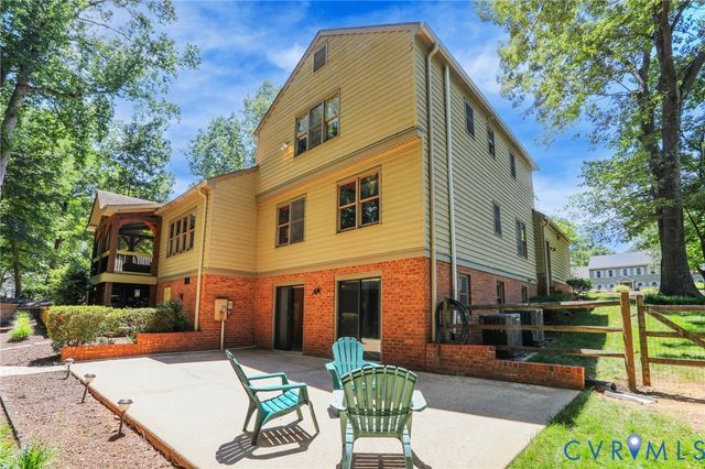 2201 Planters Row Dr, Midlothian, VA 23113