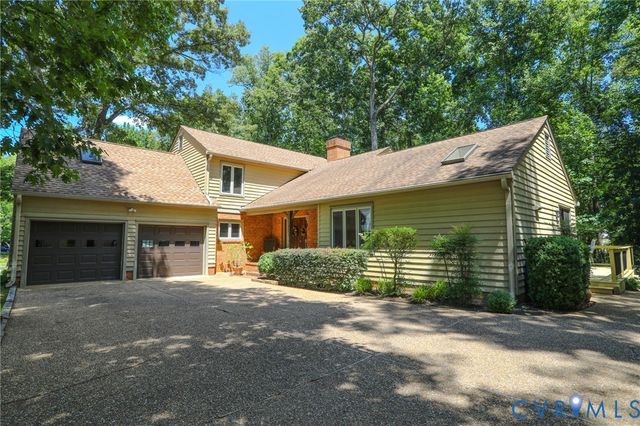 2201 Planters Row Dr, Midlothian, VA 23113