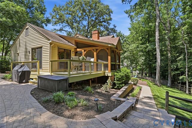2201 Planters Row Dr, Midlothian, VA 23113