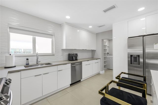 1104 N 13th Ter, Hollywood, FL 33019