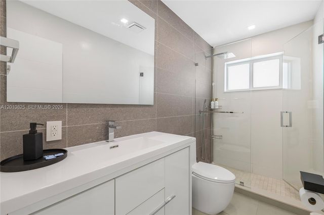 1104 N 13th Ter, Hollywood, FL 33019