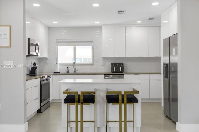 1104 N 13th Ter, Hollywood, FL 33019