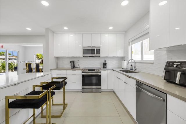 1104 N 13th Ter, Hollywood, FL 33019