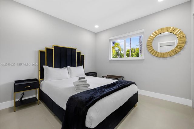1104 N 13th Ter, Hollywood, FL 33019