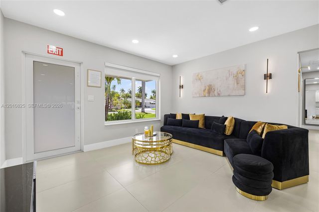1104 N 13th Ter, Hollywood, FL 33019