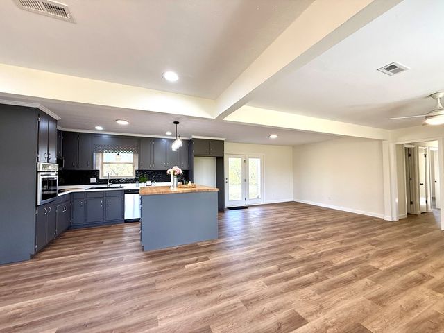 6304 State Line Rd, Cottonwood, AL 36320