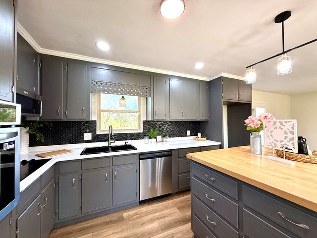 6304 State Line Rd, Cottonwood, AL 36320