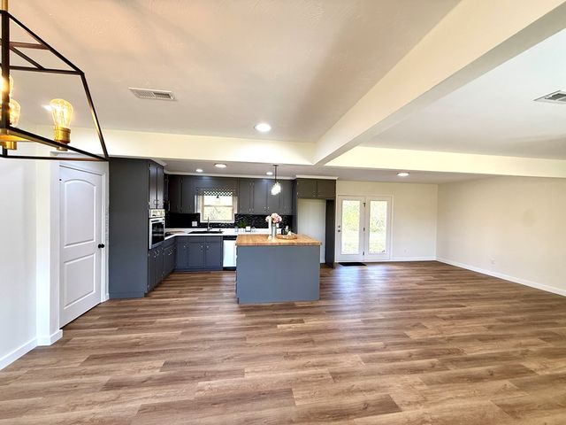 6304 State Line Rd, Cottonwood, AL 36320