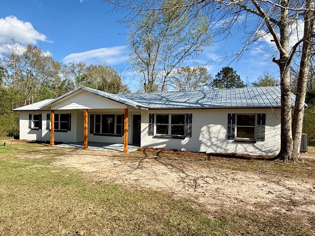 6304 State Line Rd, Cottonwood, AL 36320