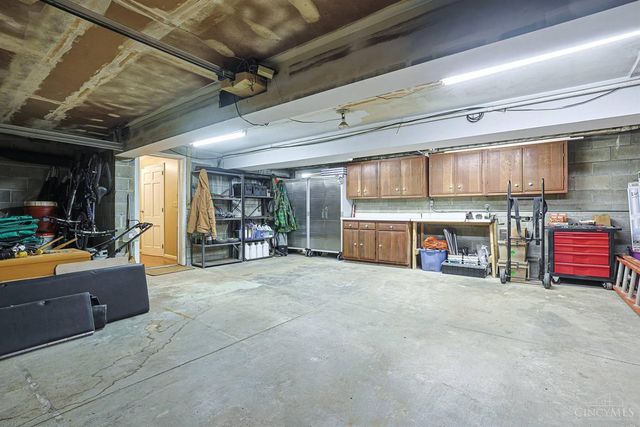 200 Brocdorf Drive, Wyoming, OH 45215