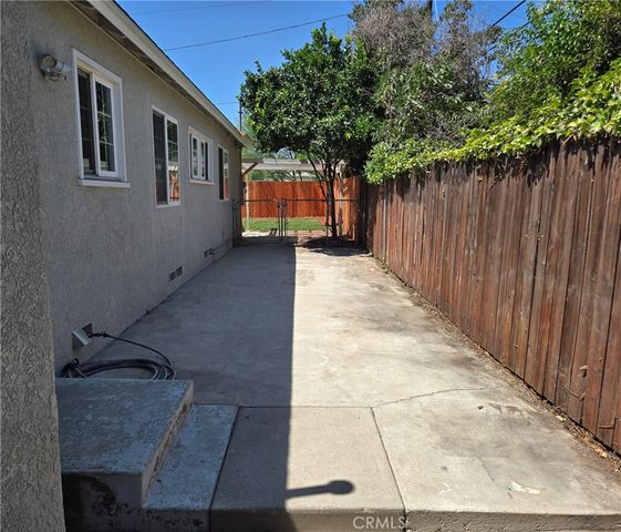 17001 Cantara, Lake Balboa, CA 91406