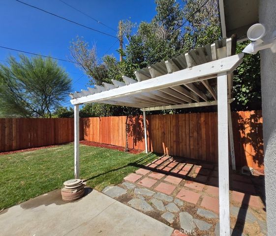 17001 Cantara, Lake Balboa, CA 91406