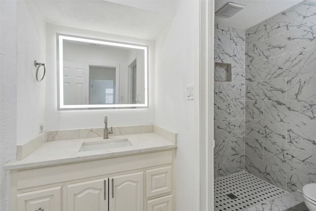 831 Kelso Drive, Dallas, TX 75211