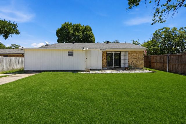831 Kelso Drive, Dallas, TX 75211