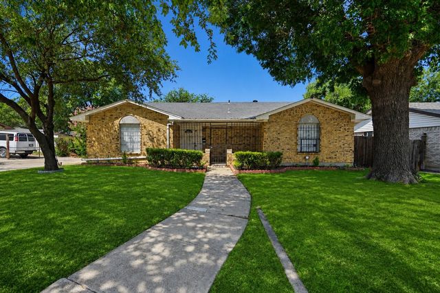 831 Kelso Drive, Dallas, TX 75211