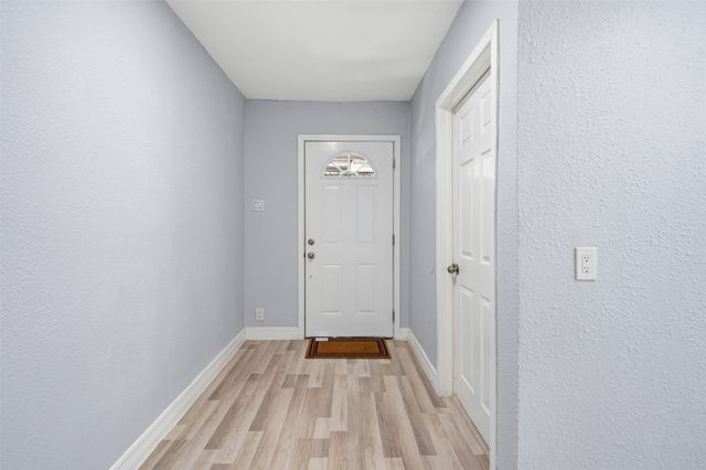 831 Kelso Drive, Dallas, TX 75211