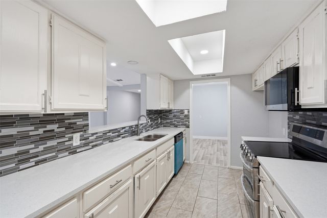 831 Kelso Drive, Dallas, TX 75211