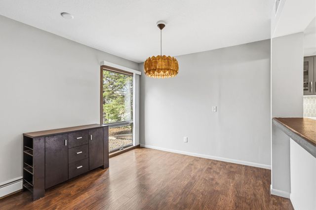 6115 Lincoln Drive 152, Edina, MN 55436