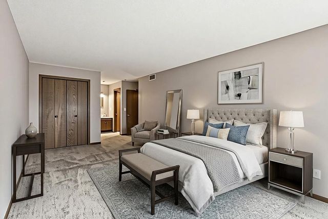 6115 Lincoln Drive 152, Edina, MN 55436