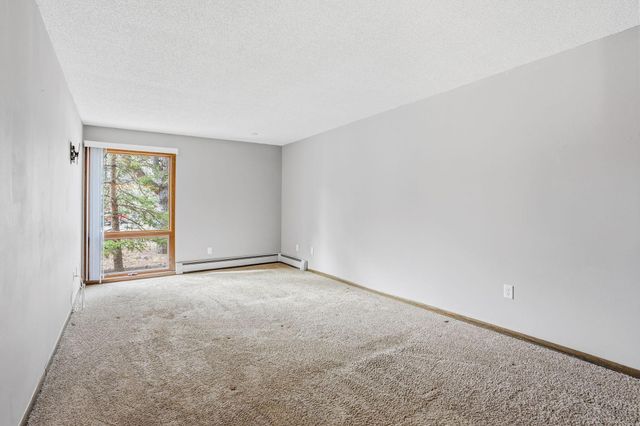 6115 Lincoln Drive 152, Edina, MN 55436