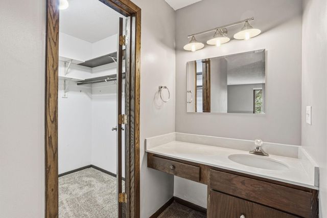 6115 Lincoln Drive 152, Edina, MN 55436