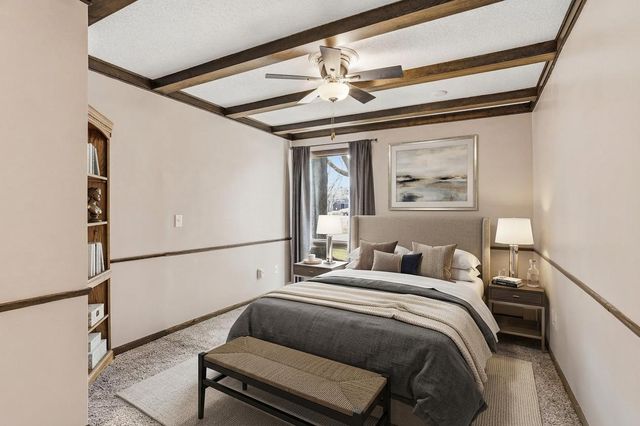 6115 Lincoln Drive 152, Edina, MN 55436