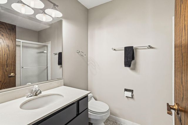 6115 Lincoln Drive 152, Edina, MN 55436