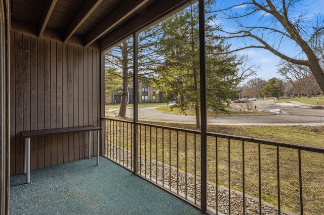 6115 Lincoln Drive 152, Edina, MN 55436