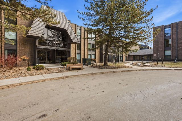 6115 Lincoln Drive 152, Edina, MN 55436