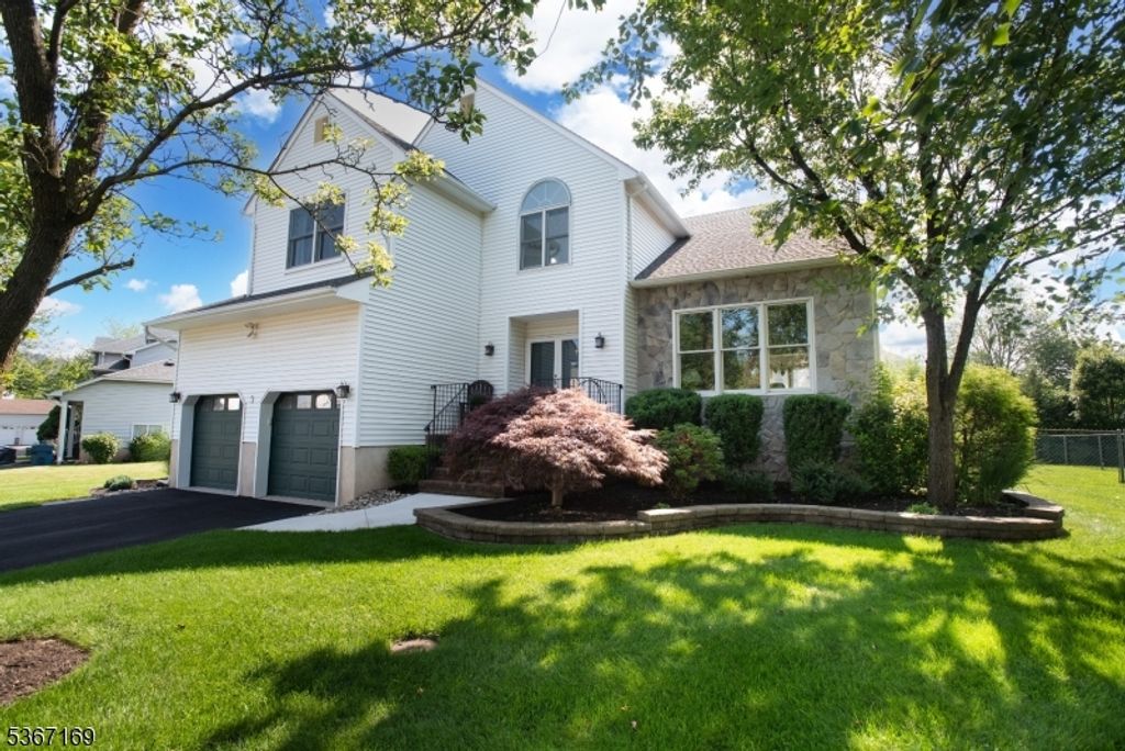3 Fisher Dr, Hillsborough Twp., NJ 08844
