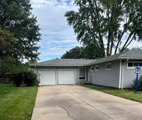 1932 N Arlington, El Dorado, KS 67042