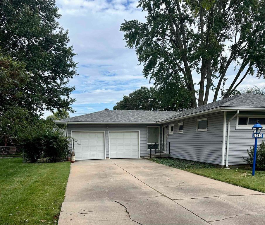 1932 N Arlington, El Dorado, KS 67042