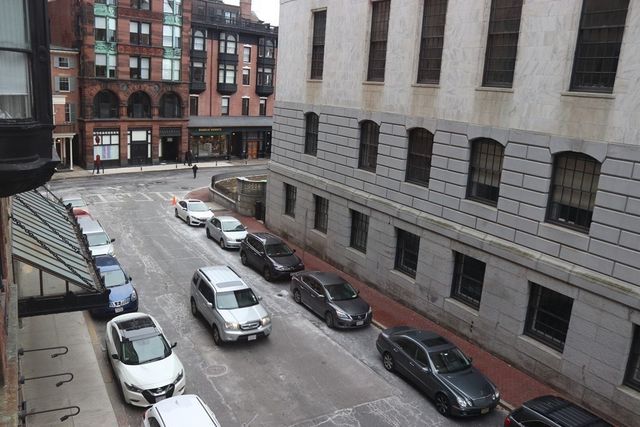 21 Beacon St 3R, Boston, MA 02108