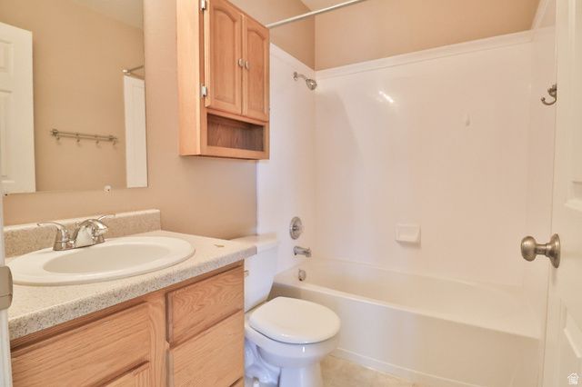 6723 W OAK FARMS DR, West Jordan, UT 84081