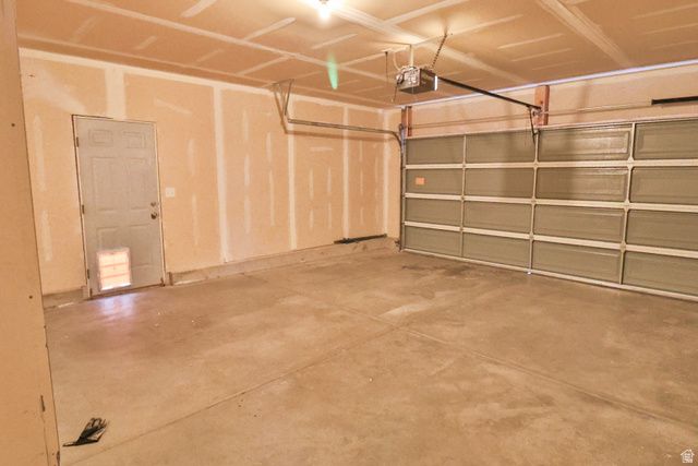 6723 W OAK FARMS DR, West Jordan, UT 84081